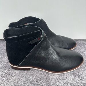 Ellen Degeneres Black Leather Ankle Booties